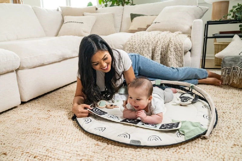 Tiny Love Classic Gymini Black & White decor