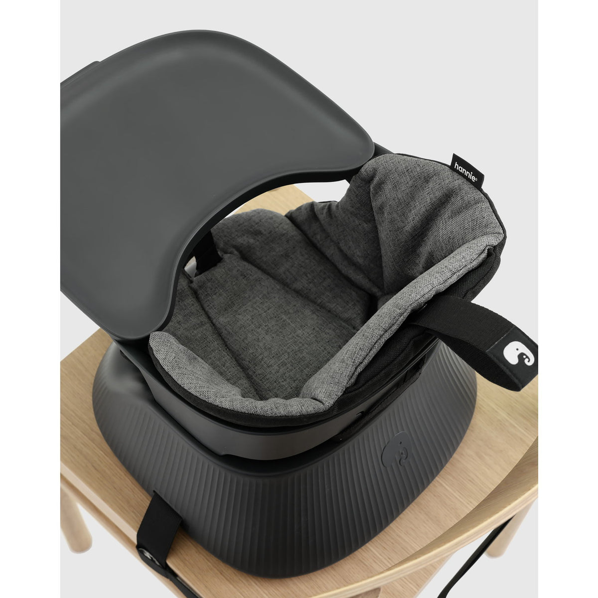 Hannie Transportabel højstol - Charcoal Black