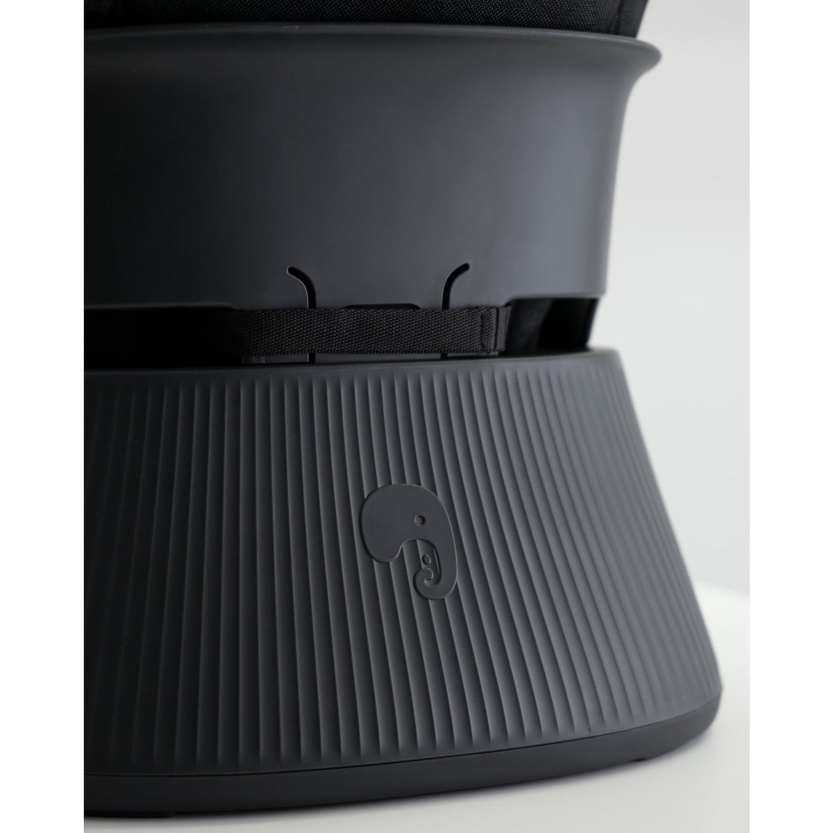 Hannie Transportabel højstol - Charcoal Black