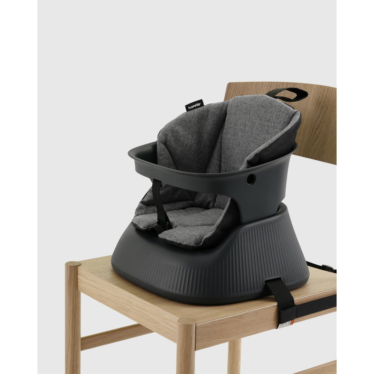 Hannie Transportabel højstol - Charcoal Black