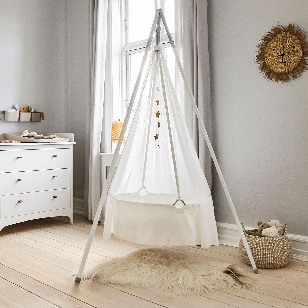 Leander Classic Vugge m madras og Stativ - Flere Farver