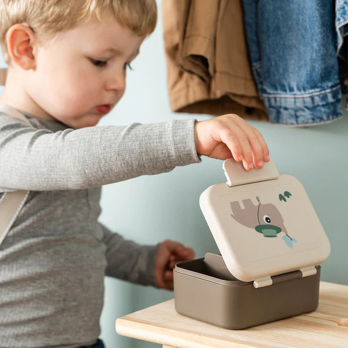 Done by Deer Lille madkasse m/snackpinde Tiny trails - sand