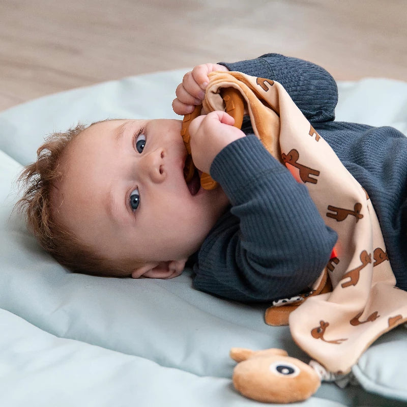 Done by Deer Sutteklud m/bidering Raffi Mustard