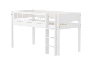 FLEXA WHITE Halvhøj seng 120 cm med stige og crossbar sengehest 90x200 cm - Hvid