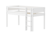 FLEXA WHITE Halvhøj seng 120 cm med stige og crossbar sengehest 90x200 cm - Hvid