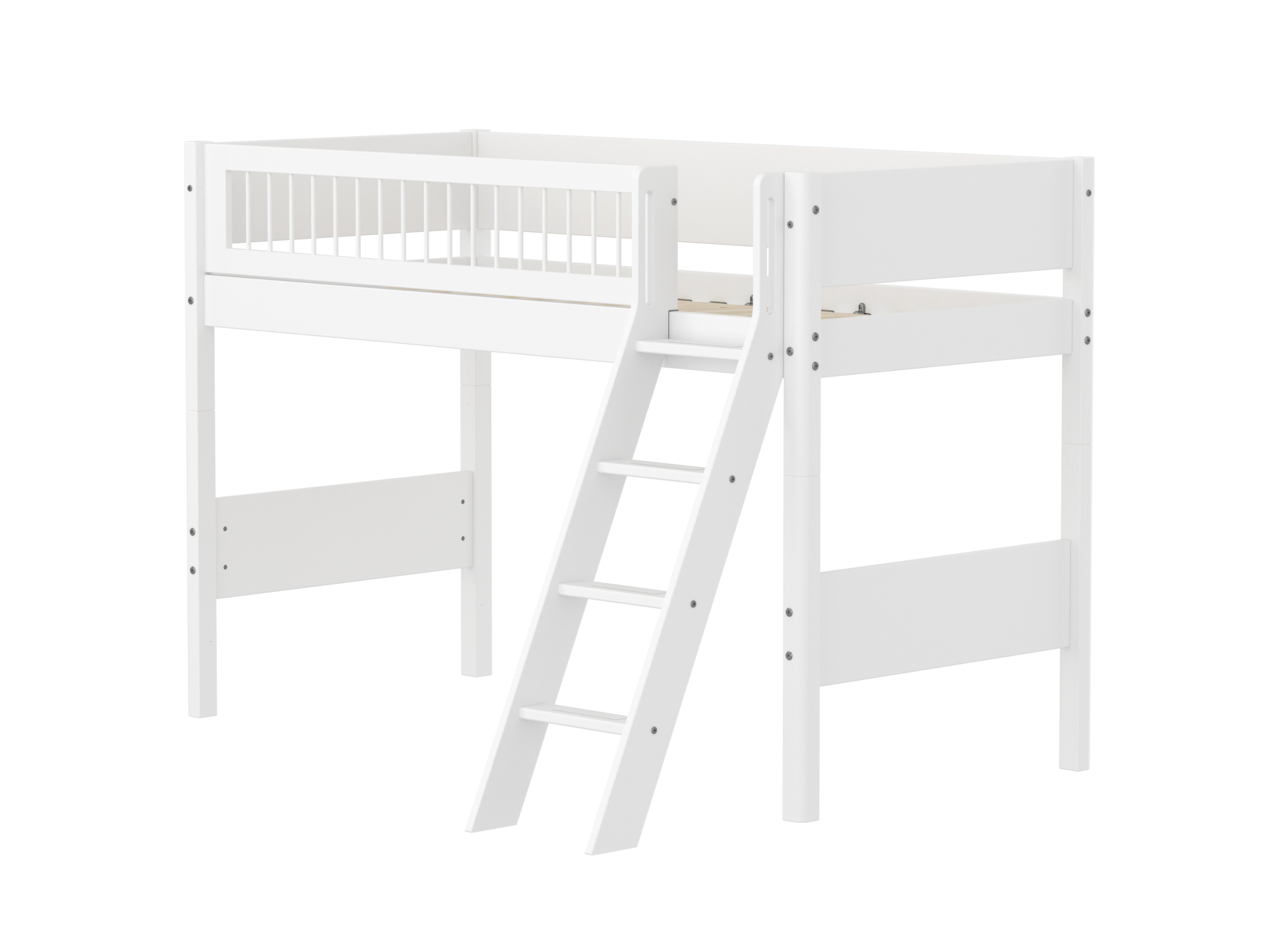 FLEXA WHITE Mellemhøj seng 143 cm med skrå stige og crossbar sengehest 90x200 cm- Hvid