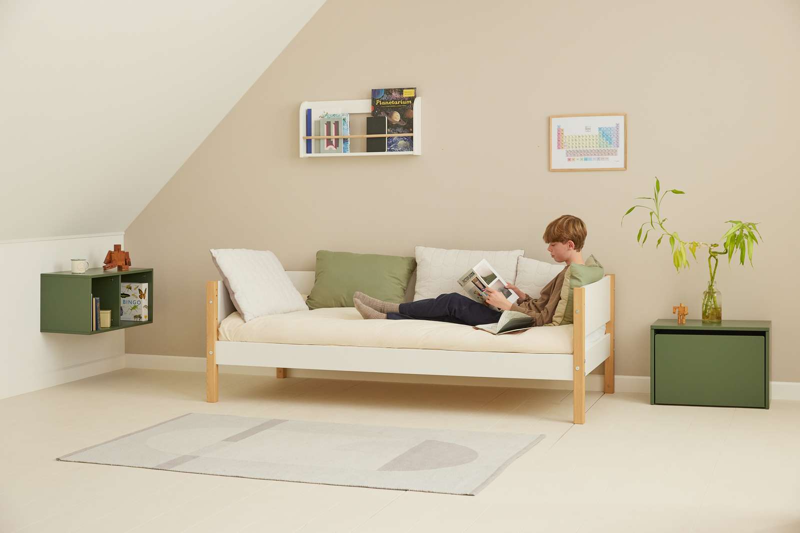 FLEXA NOR Enkeltseng 90x200 cm m. baggavl - Hvid/eg