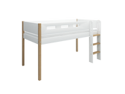 FLEXA NOR Halvhøj seng 120 cm med stige og cut out sengehest 90x200 cm - Hvid/eg