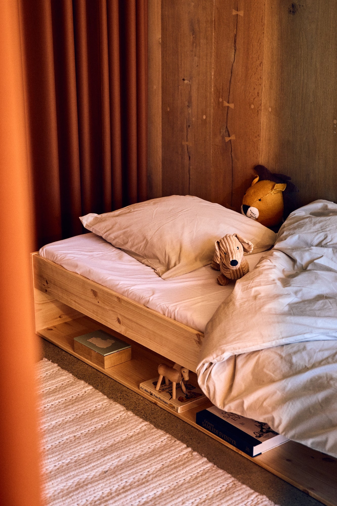 Flexa Grow gulvseng med hylde - 125,5x204cm