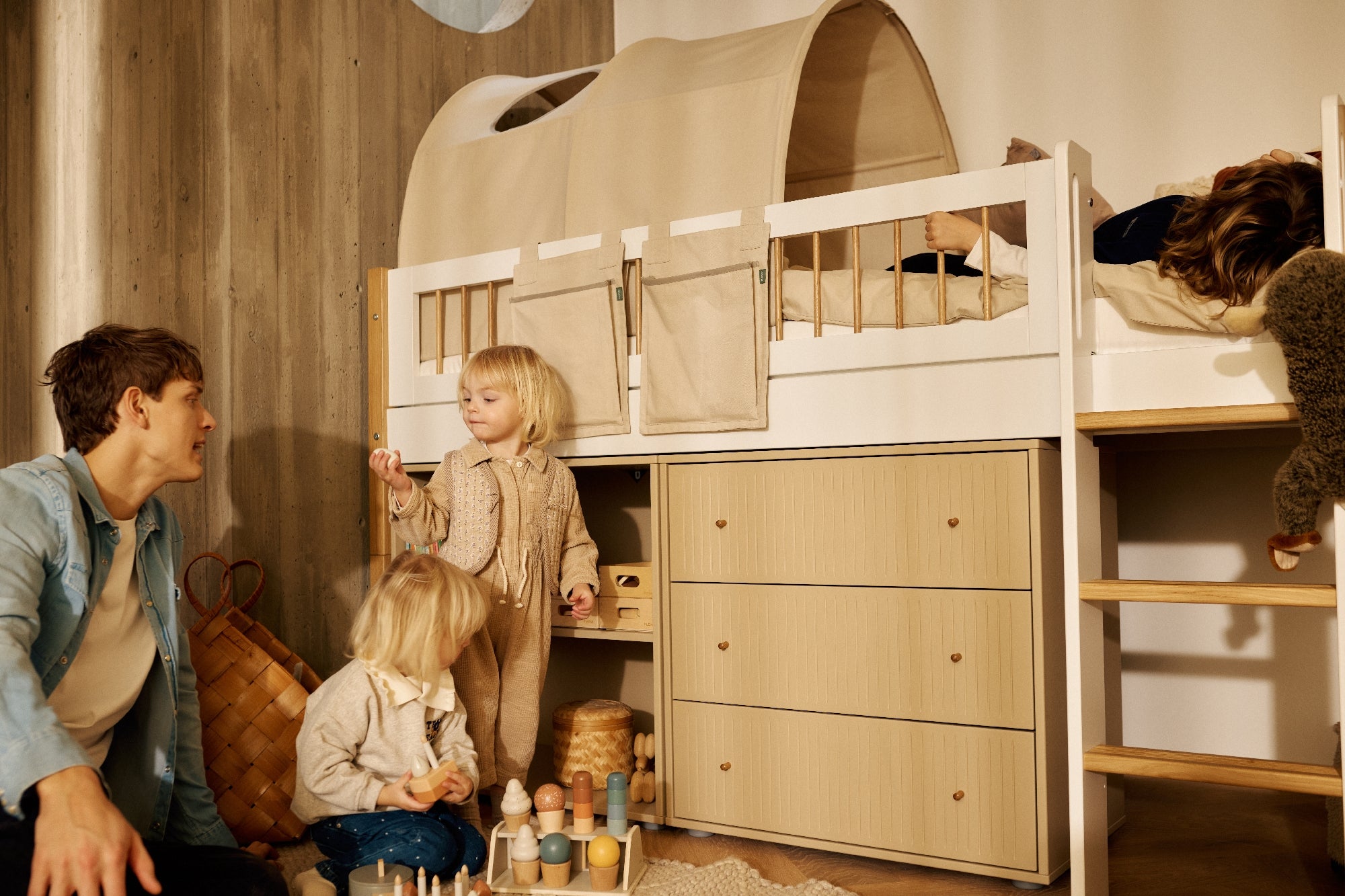 Flexa Saga Kommode74x75,5x45 Hvid riller/Egetræsgreb