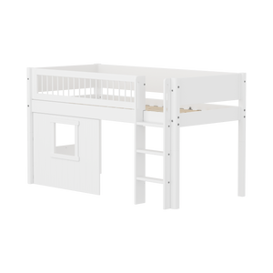FLEXA WHITE Halvhøj seng 120 cm med stige, crossbar sengehest og træhytte-sengefronter 90x200 cm - Hvid