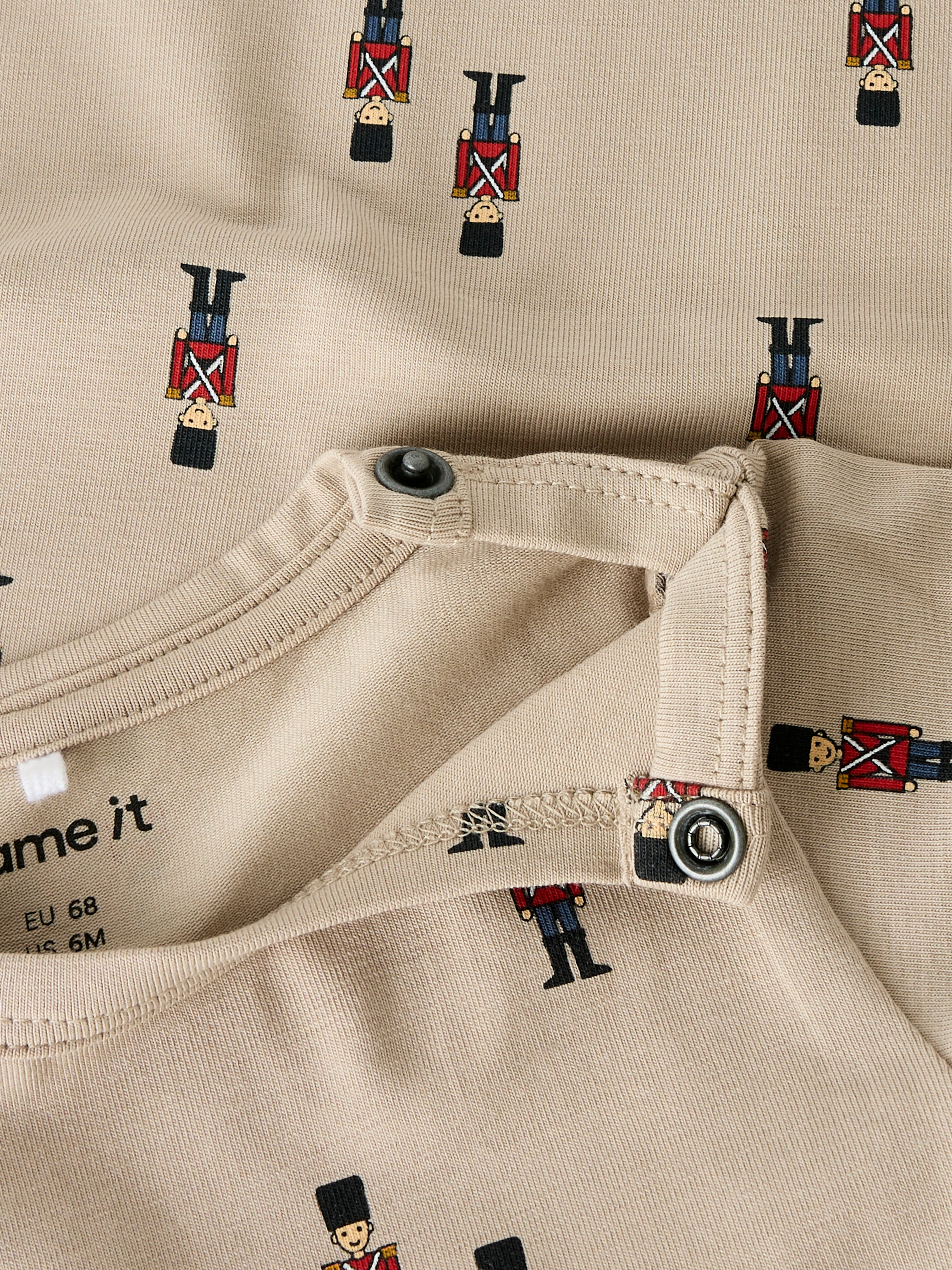 Name It Langærmet body med mange små figur print, str. 56-92