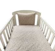 NM Baby sengelinned - lilla blomster ORGANIC