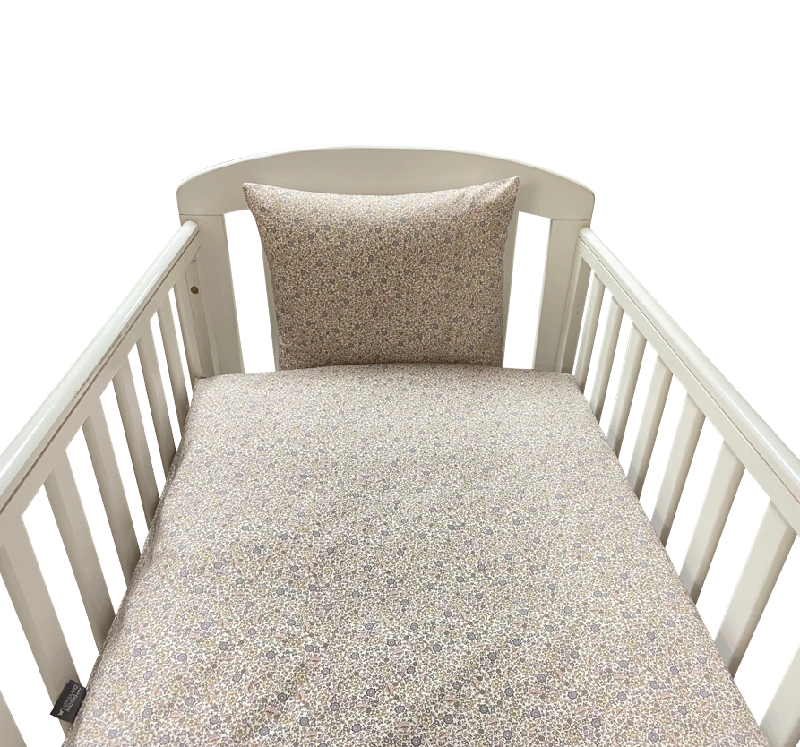 NM Baby sengelinned - lilla blomster ORGANIC