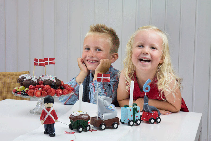 Kids by Friis fødselsdagstog Garder med 9 tal